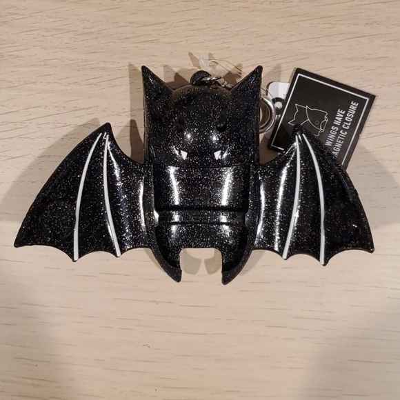 Glow In the Dark Hallowee Bat PocketBac - Picture 2 of 3